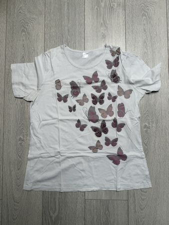 T-shirt femme papillons🦋, taille 44, idéal pour l'été!