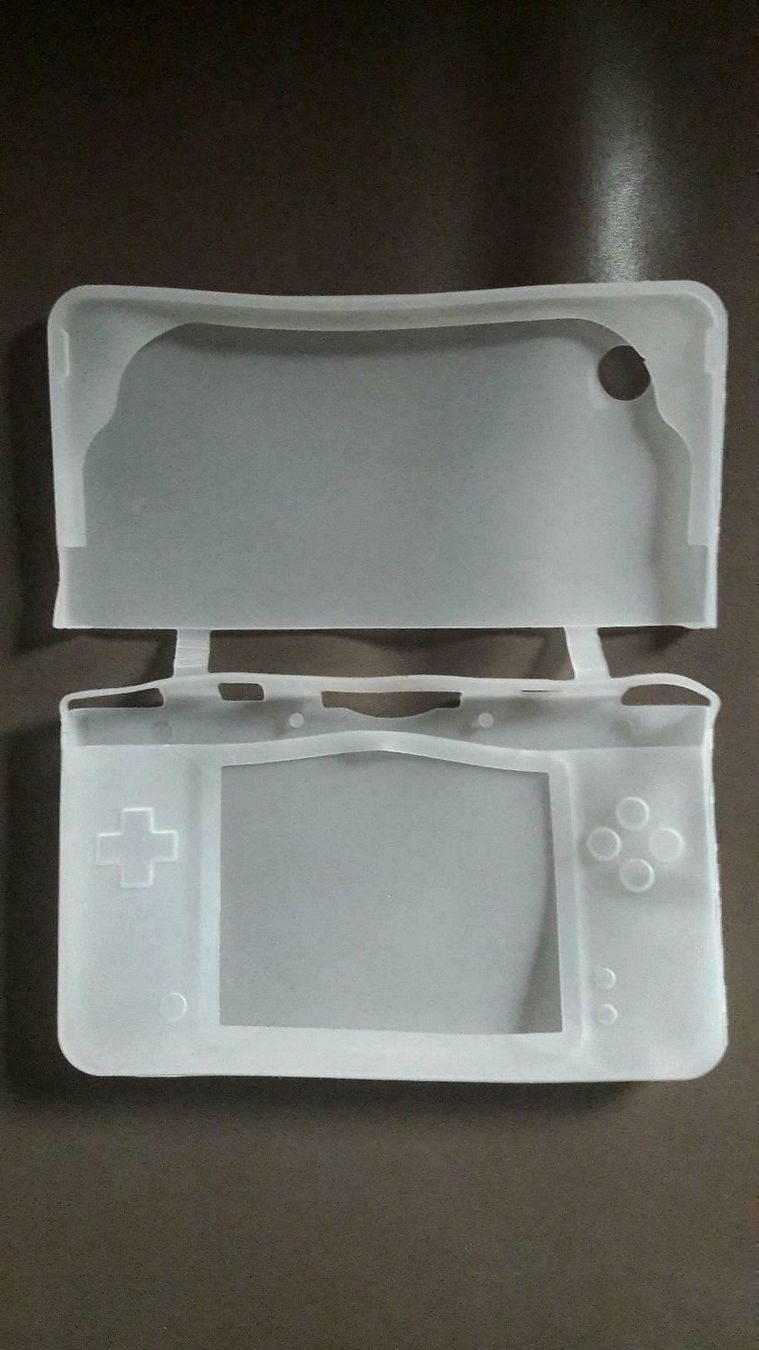 Nintendo Cover & Protezioni schermo: NINTENDO DS XL  SILIKON SCHUTZHÜLLE – Nuovo e nell'imballaggio originale da Münchenstein venduto da BasileaOutletStore