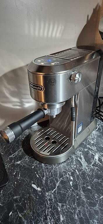 De'Longhi Macchine per caffè & Macchine per espresso: Delonghi Dedica neuve et accessoires – Usato da Moutier venduto da florof