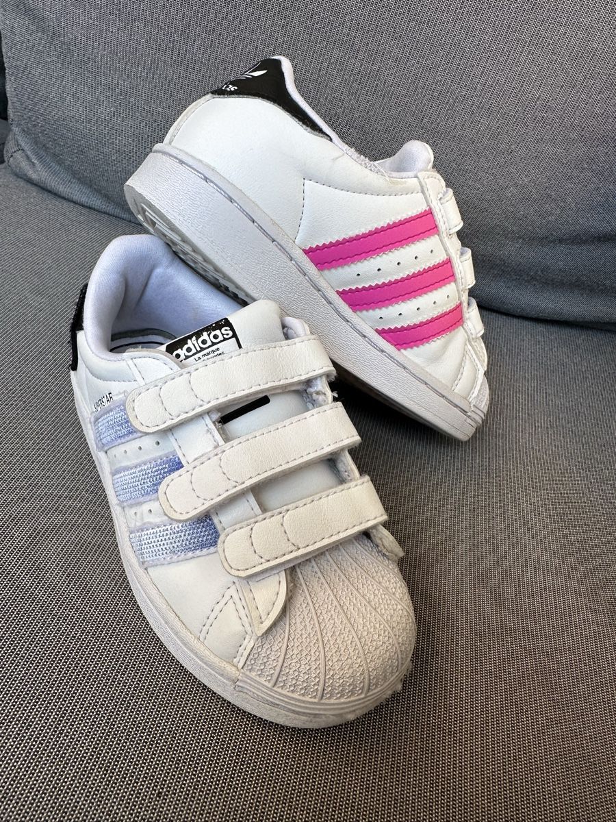 Chaussures filles: Adidas//Superstar//28 – D'occasion à Böckten par ZokaAugust
