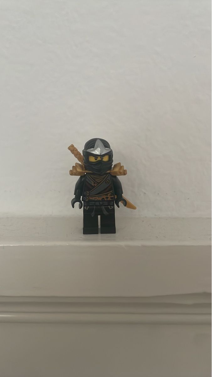 Lego Statuette: Lego Ninjago Figur - Cole – Usato da Winterthur venduto da LaManoDeDioz