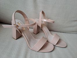 Sommer Sandaletten in Nude, Blockabsatz, Grösse 39