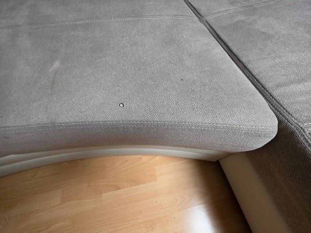 Divani: Moderne Eckcouch mit Bluetooth, Lautsprechern & LED-Licht – Usato da Uster venduto da Swisss2020 3