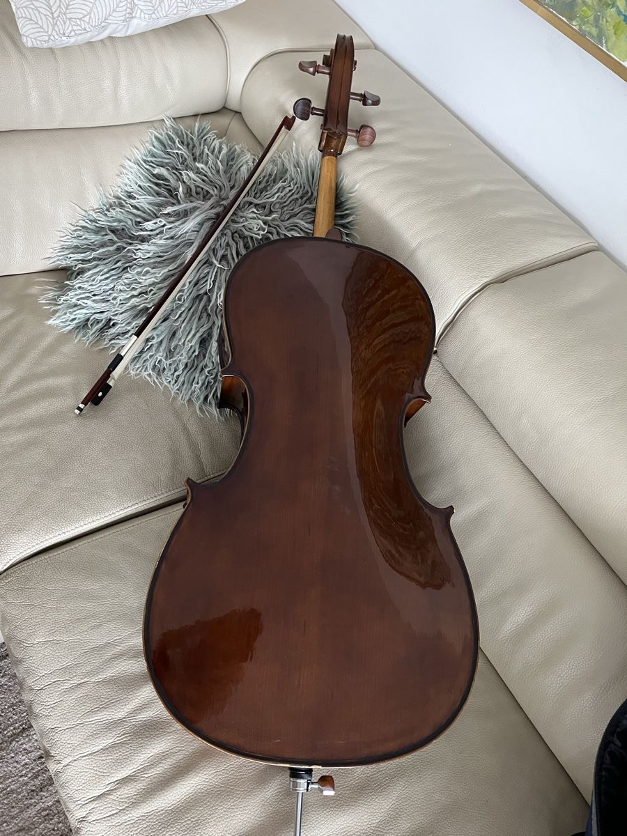 Strumenti musicali: Kinder Cello mit Bogen und Tasche – Usato da Teufen AR venduto da Narina40 4
