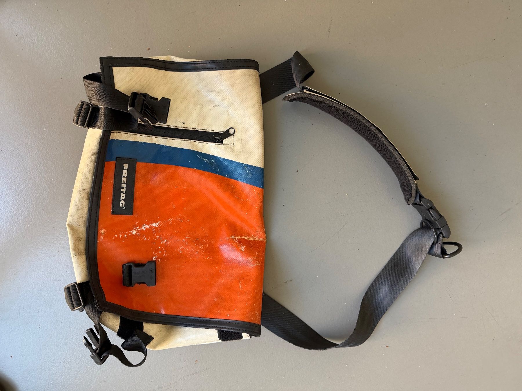 Freitag Taschen: Freitag Tasche – Gebraucht aus Zürich von kirschbluete01 1
