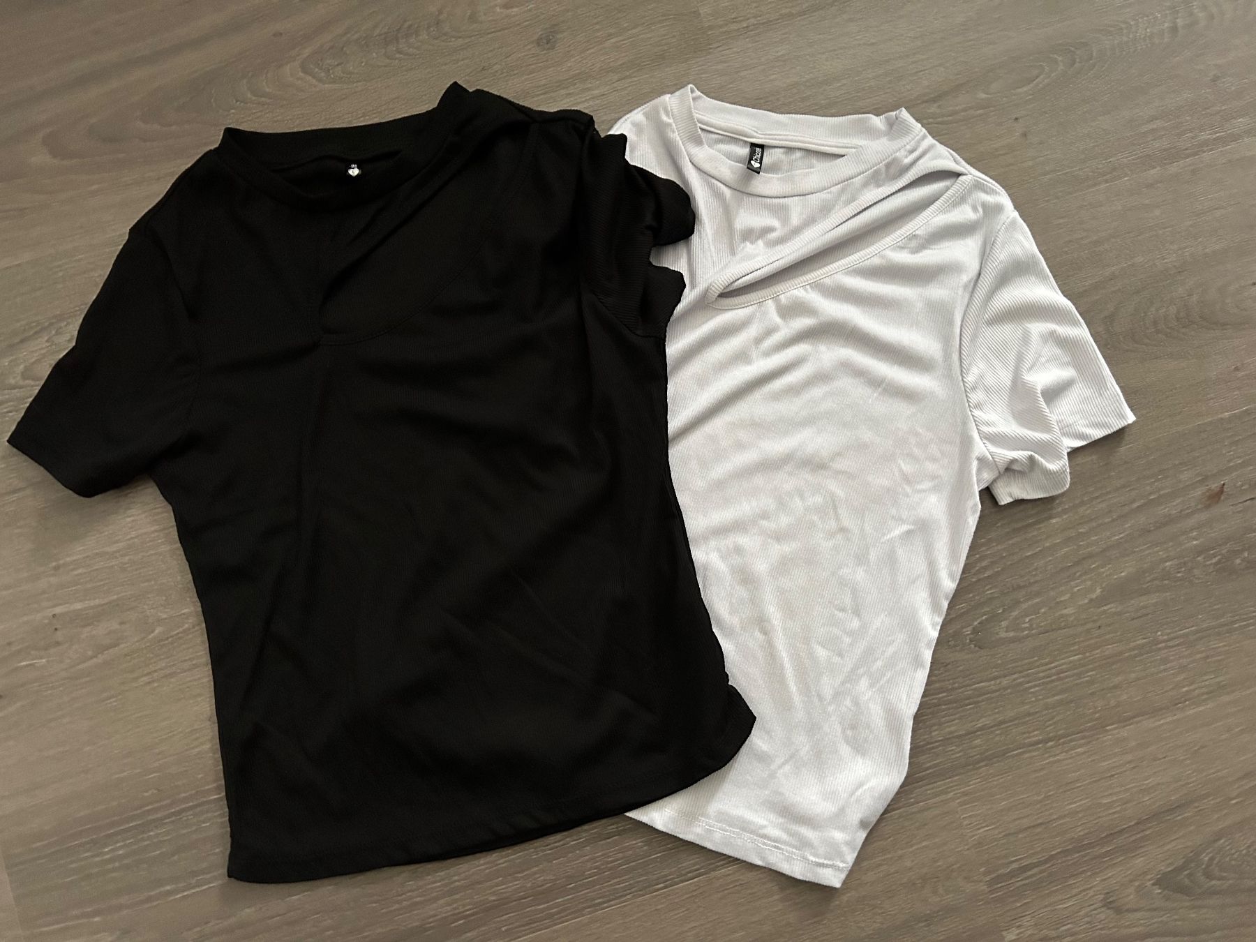 Kleiderpakete: 2 Damenshirt schwarz/weiss Gr. L – Gebraucht aus Obergösgen von Andre118