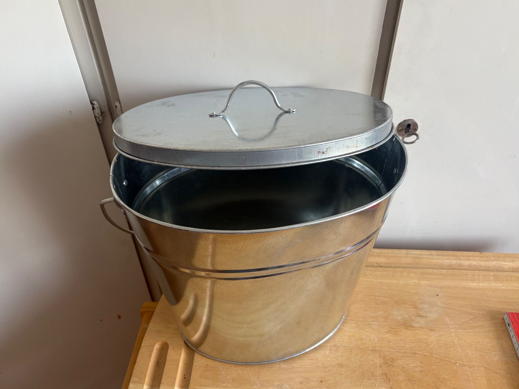 Sonstiges für Haushalt & Wohnen: Zink Eimer mit Deckel oval Metall neuwertig – Neu (gemäss Beschreibung) aus Frick von Rukki 2