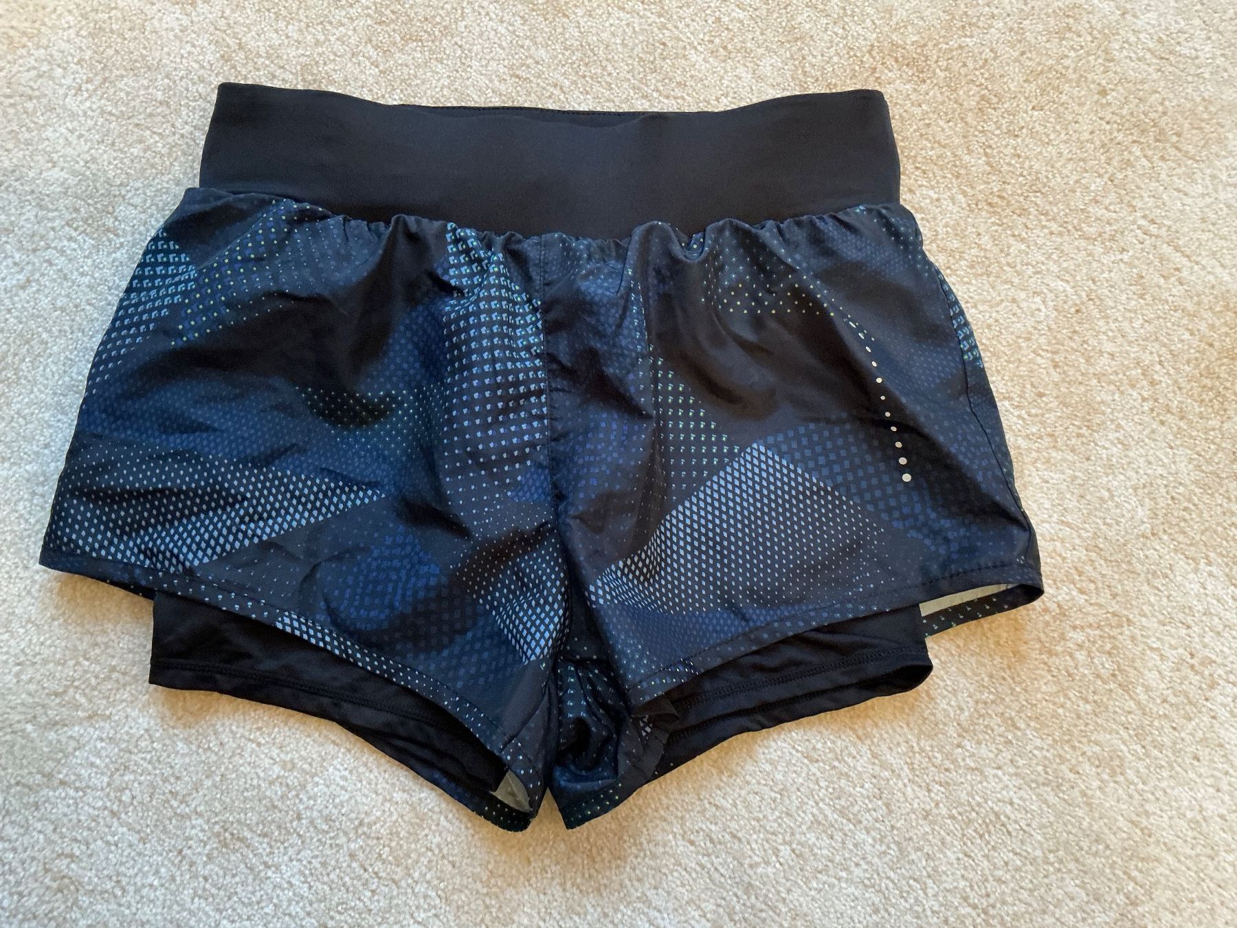 Pantalons: Neue kurze Hose Gr. 36/38 – Neuf (Voir description) à Rüfenach AG par dreen87