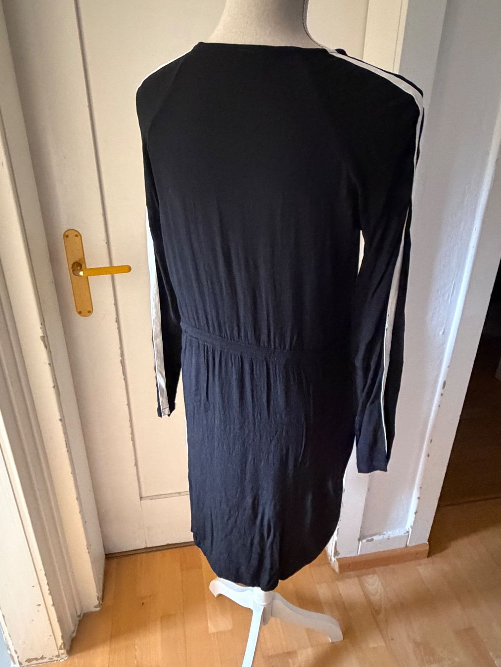 Vestiti: Sportliches Kleid von Minimum – Usato da Schaffhausen venduto da _queen_c 1