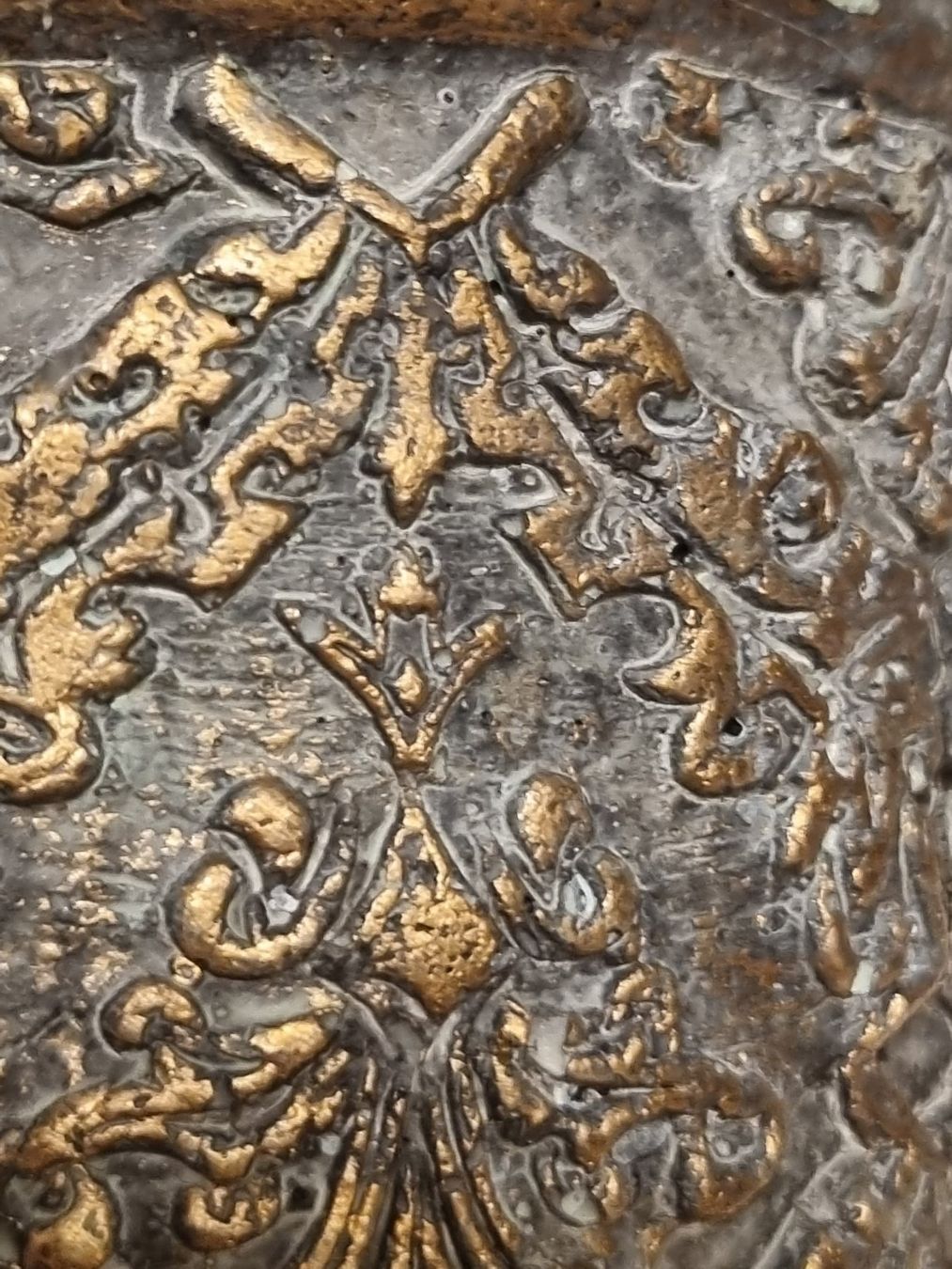 Vasi per fiori: Kleiner Übertopf mit Golddekor Antik Stil – Usato da Scharnachtal venduto da devin03 2