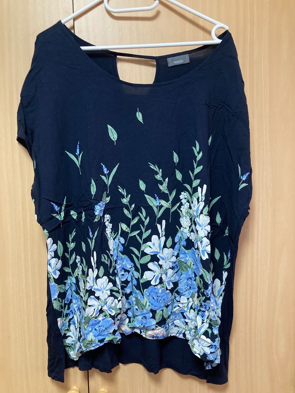 Blusen: Bluse dunkelblau Blumen Gr. XXL – Neu (gemäss Beschreibung) aus Thun von Vans_98