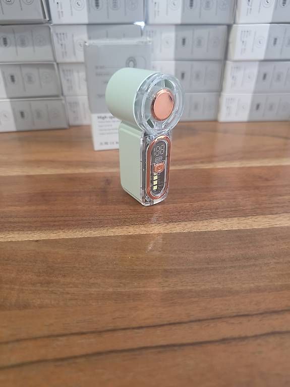 Ventilatori: Mini ventilateur Batterie rechargeable USB-C  – Usato da Lausanne venduto da mat_9fdx 4