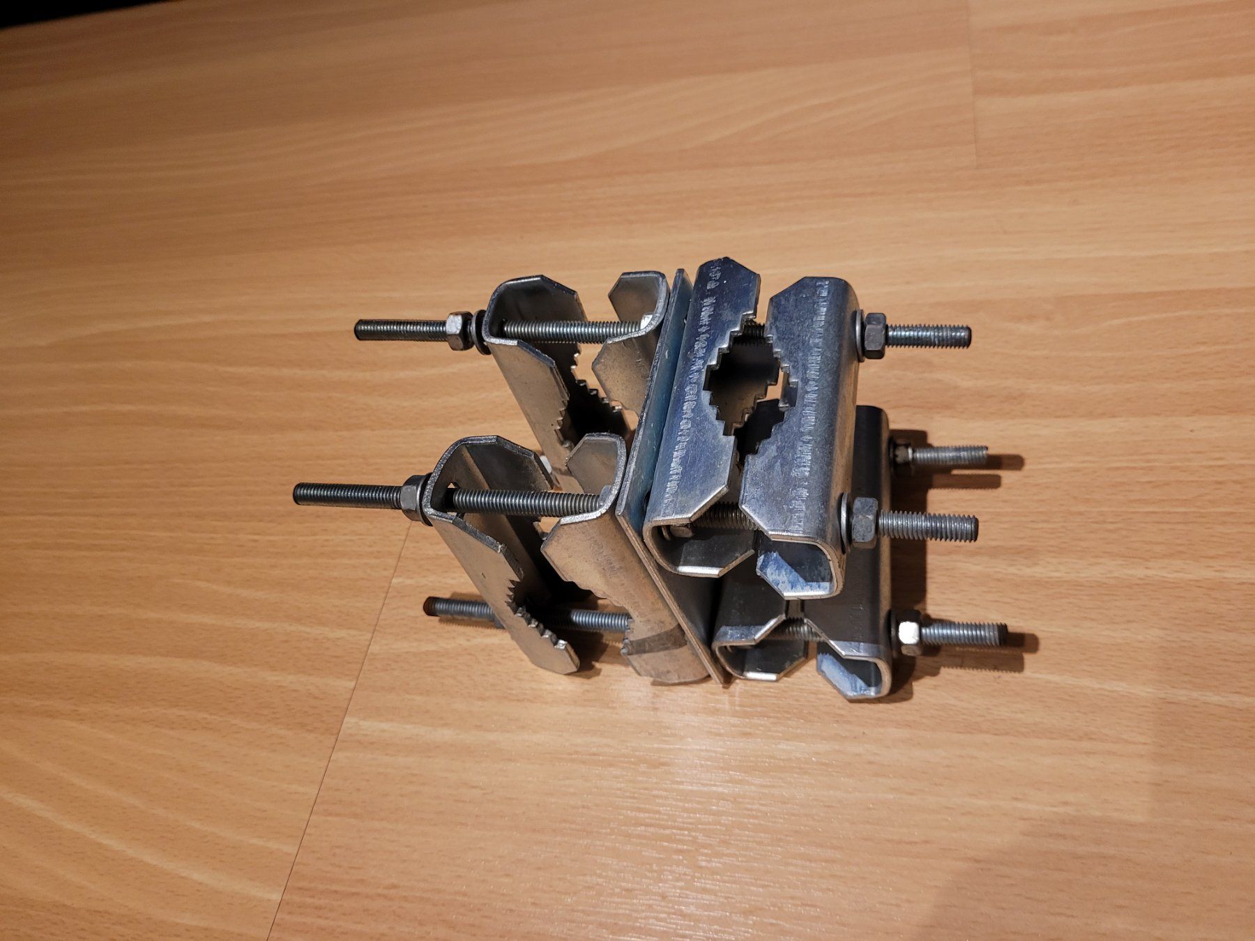 Supporti a parete: SAT Mast-Doppelschelle 2er Set – Usato da Beringen venduto da 8214a1b2 3