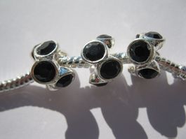 2 Grosslochperlen, Beads vesilbert mit Strass schwarz