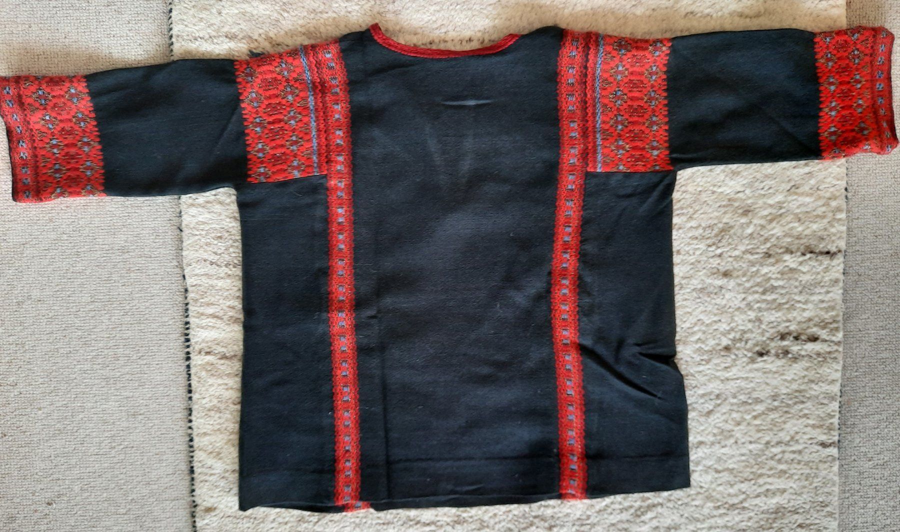 T-Shirts: handgesticktes Shirt, antik aus China – Gebraucht aus Herrliberg von AlexandraBopp 3