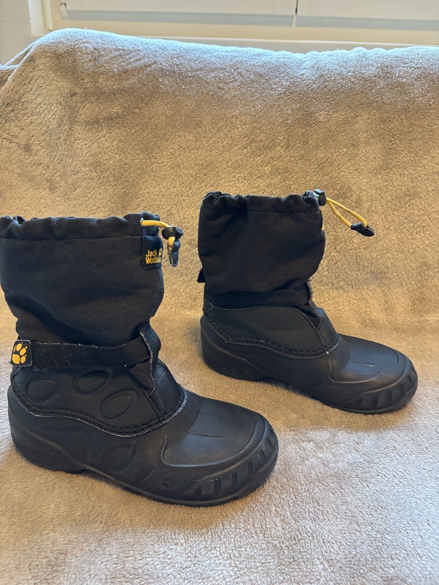 Jack Wolfskin Scarpe per ragazzi: Winterstiefel, Jack Wolfskin, Gr. 34 – Usato da Waltenschwil venduto da Schmetterling2015 1