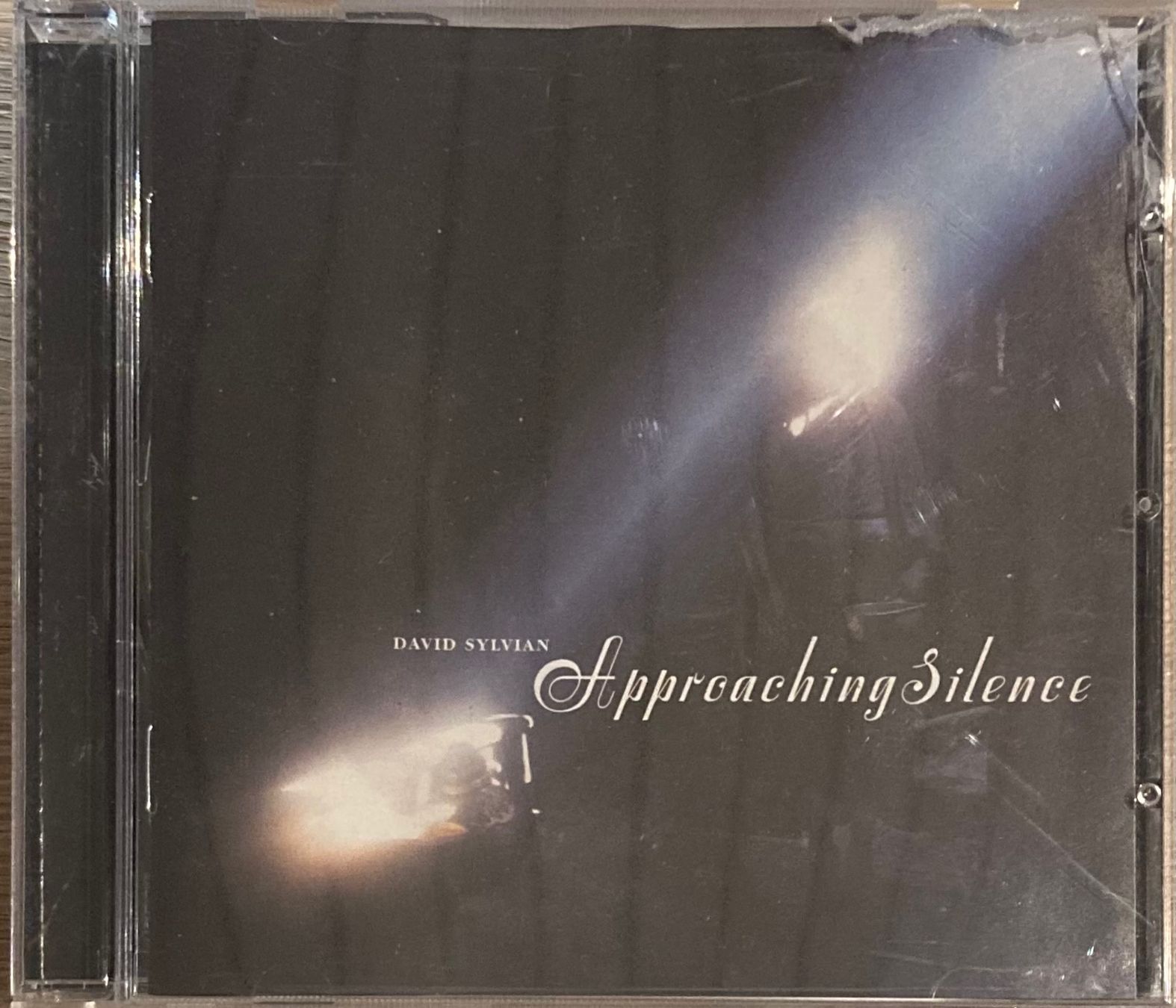 CDs: JAPAN / DAVID SYLVIAN - APPROACHING SILENCE – Gebraucht aus Poliez-Pittet von Newtown-Records