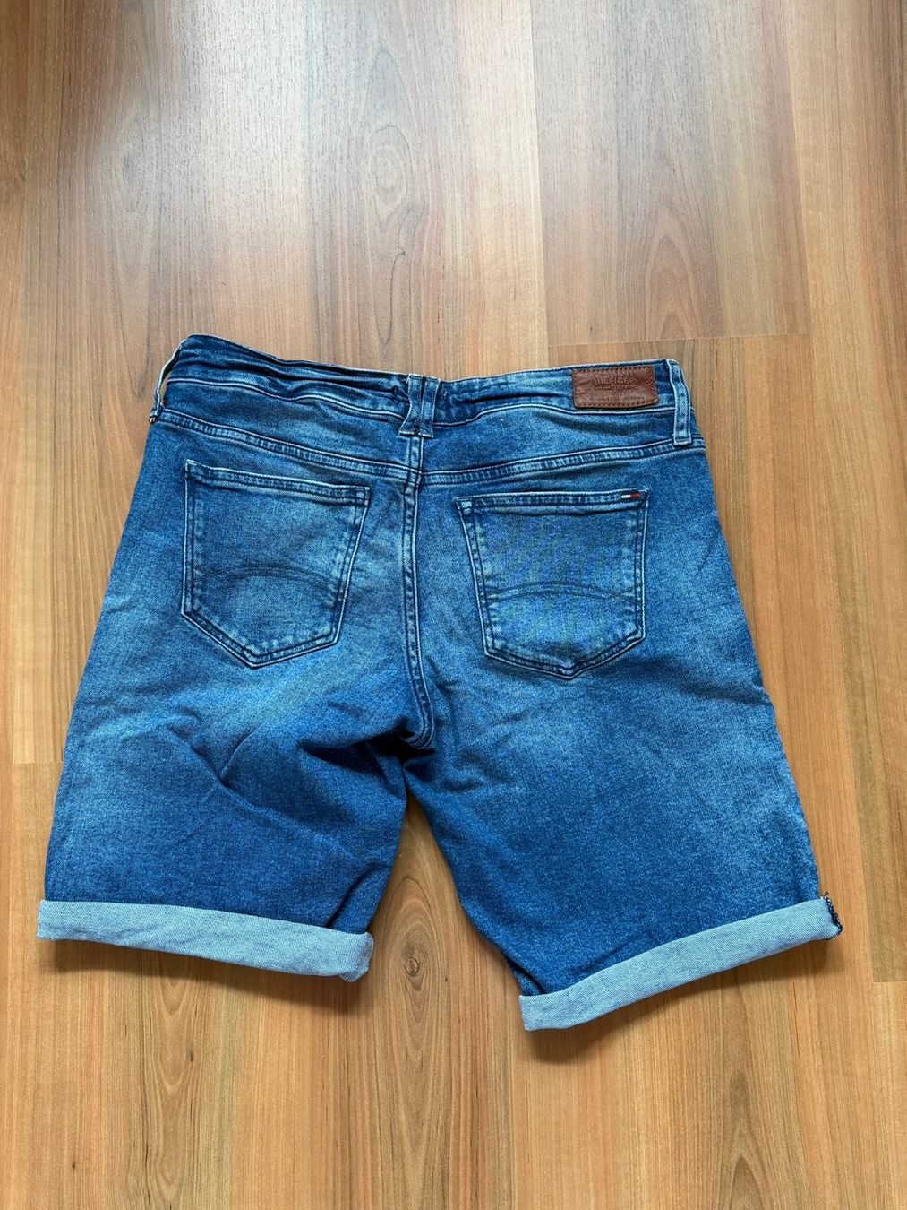 Tommy Hilfiger Pantaloni: Bermudas von Tommy Hilfiger – Usato da Burgdorf venduto da Bizeli 1