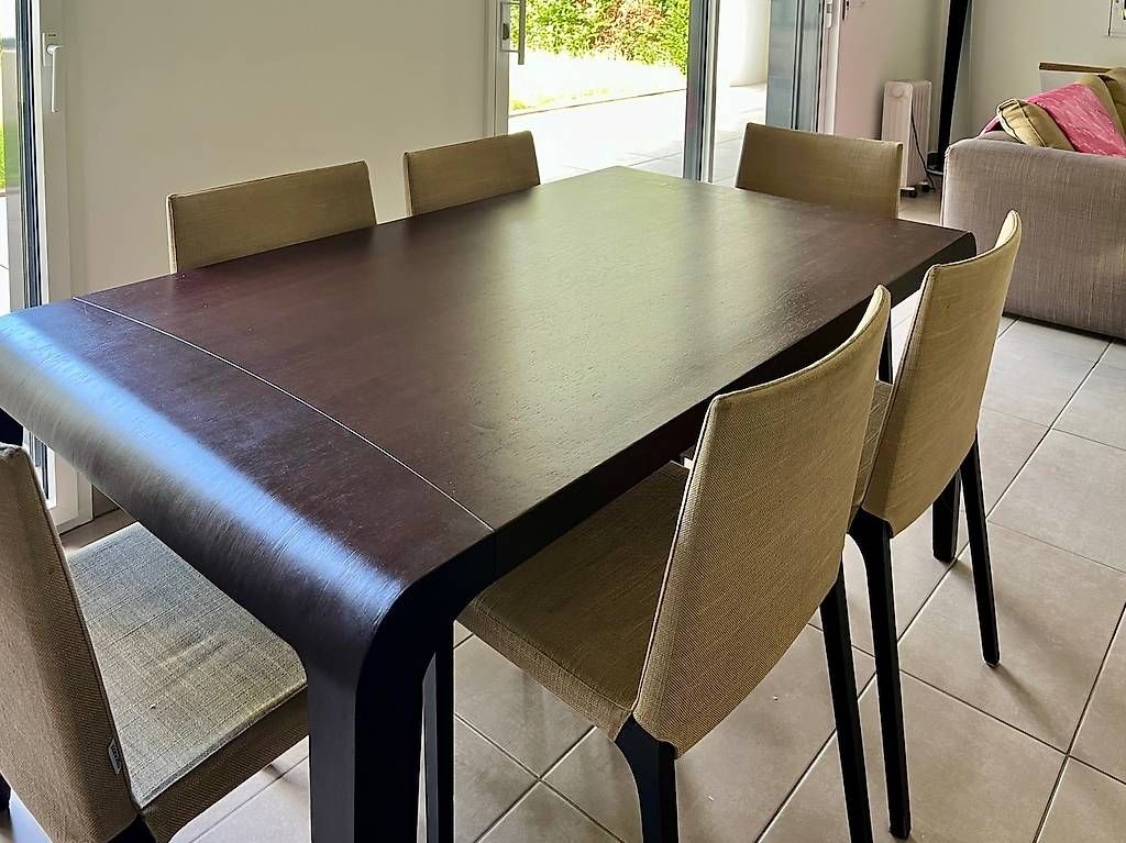 Set di tavolo e panche: Table à manger et 6 chaises Zanotta en Wengé – Usato da Vésenaz venduto da Bartos