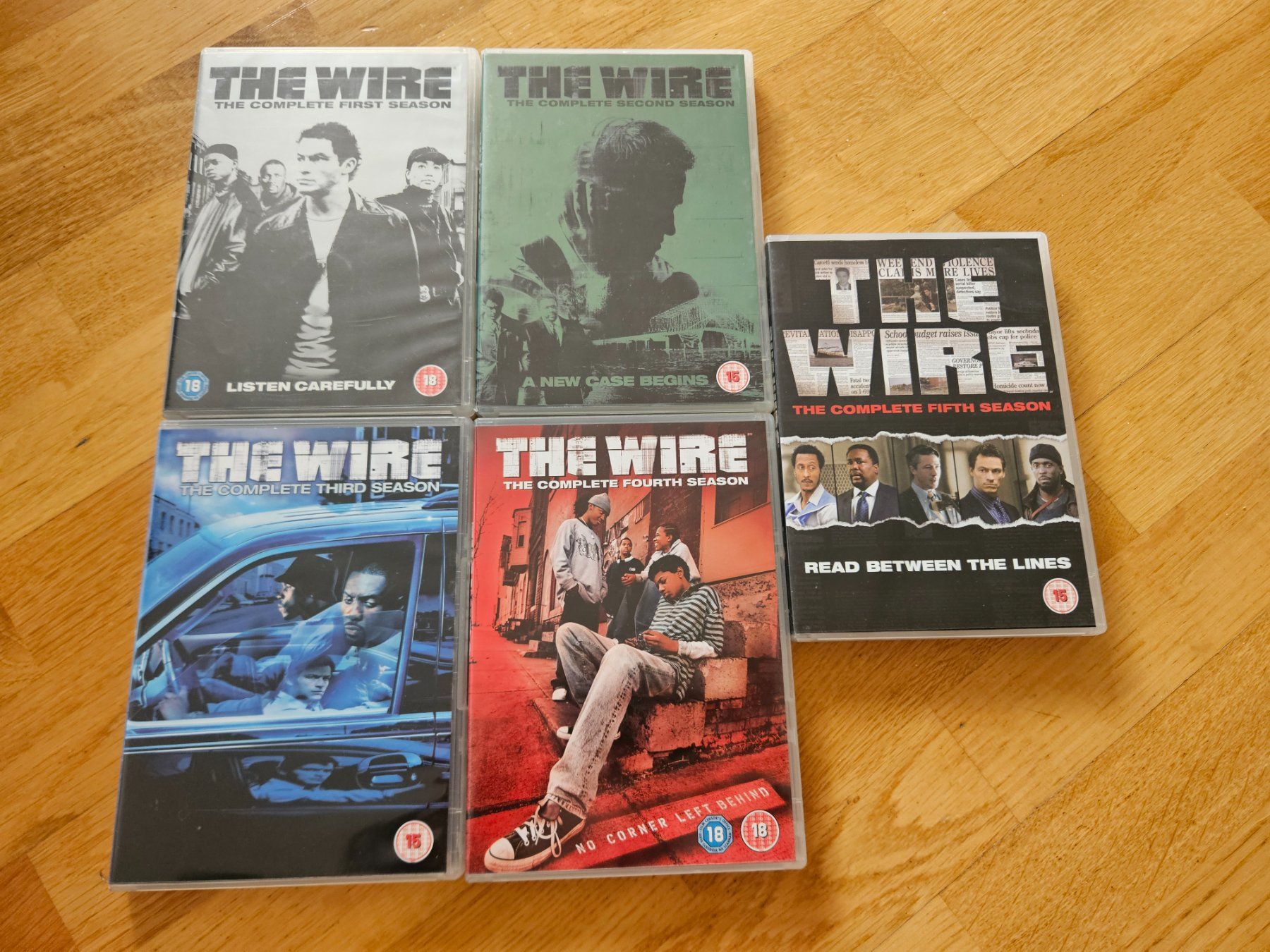 Tutti i DVDs: THE WIRE Komplettbox Staffel 1-5 – Usato da Kilchberg ZH venduto da Richard_ 1