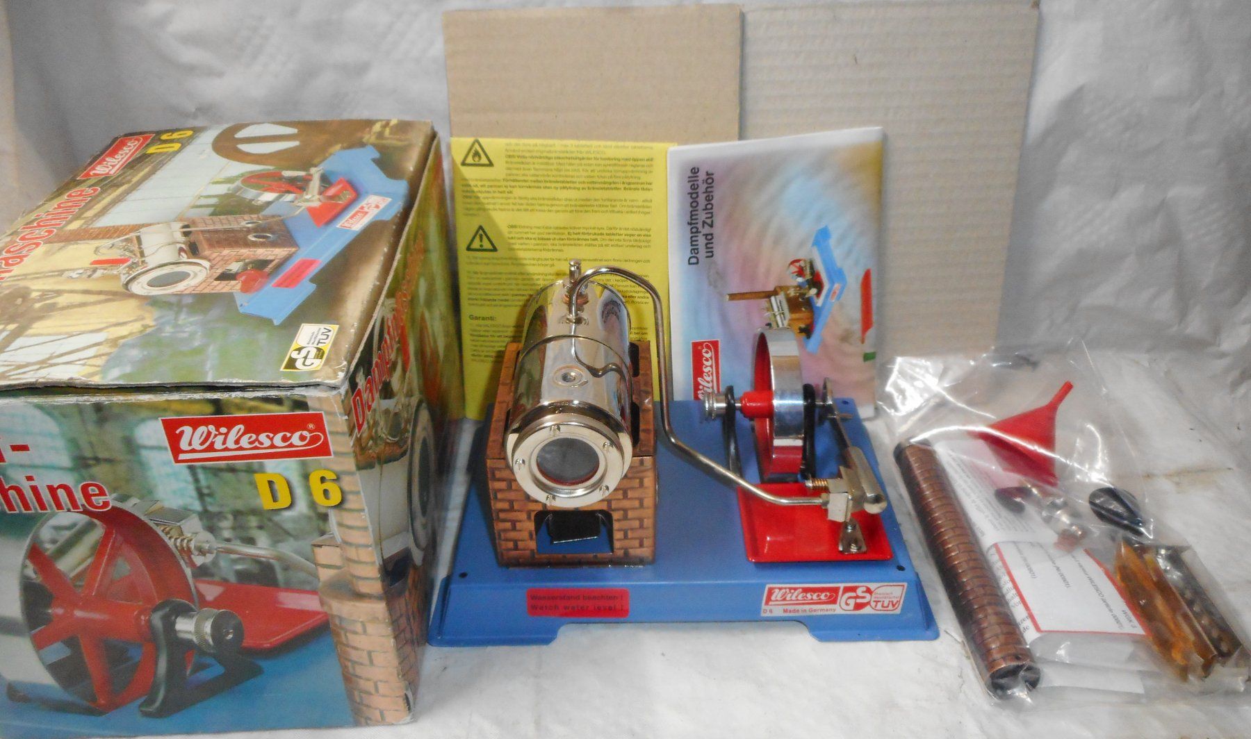 Wilesco Kit di modellismo & Modellini statici: Dampfmaschine Wilesco D6 NEU – Nuovo (secondo la descrizione) da Hefenhofen venduto da Osstschweiz