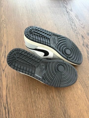 Nike Scarpe da uomo: Nike Jordan 1 Low Light Smoke Grey – Taille 43 – Usato da Lausanne venduto da skayfasano 3