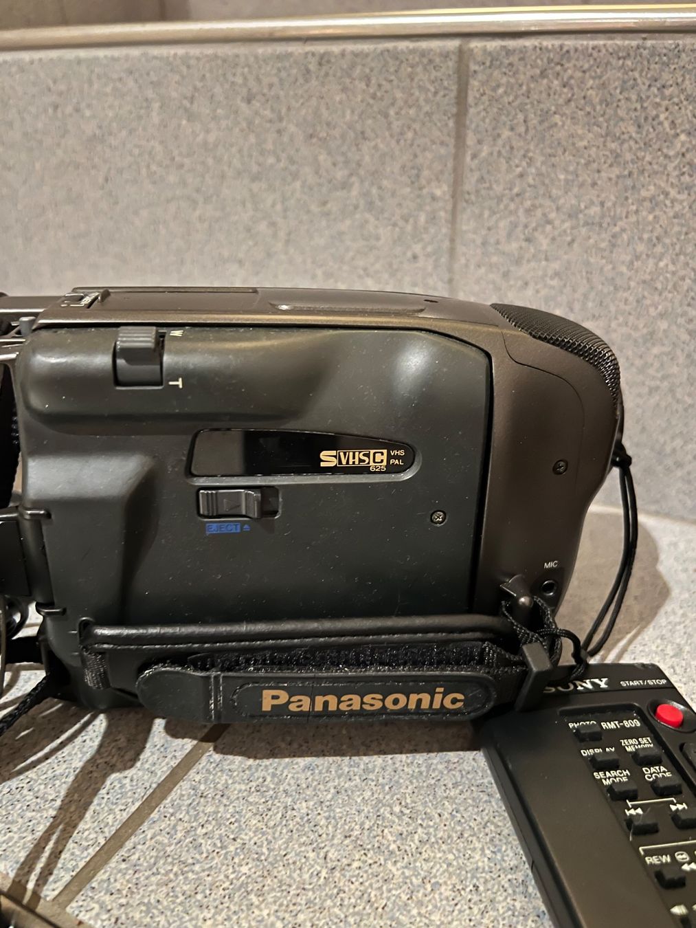 Panasonic Camcorder: Panasonic Camcorder NV-S65 mit Tragetasche – Gebraucht aus Schongau von Retro_Shop 4