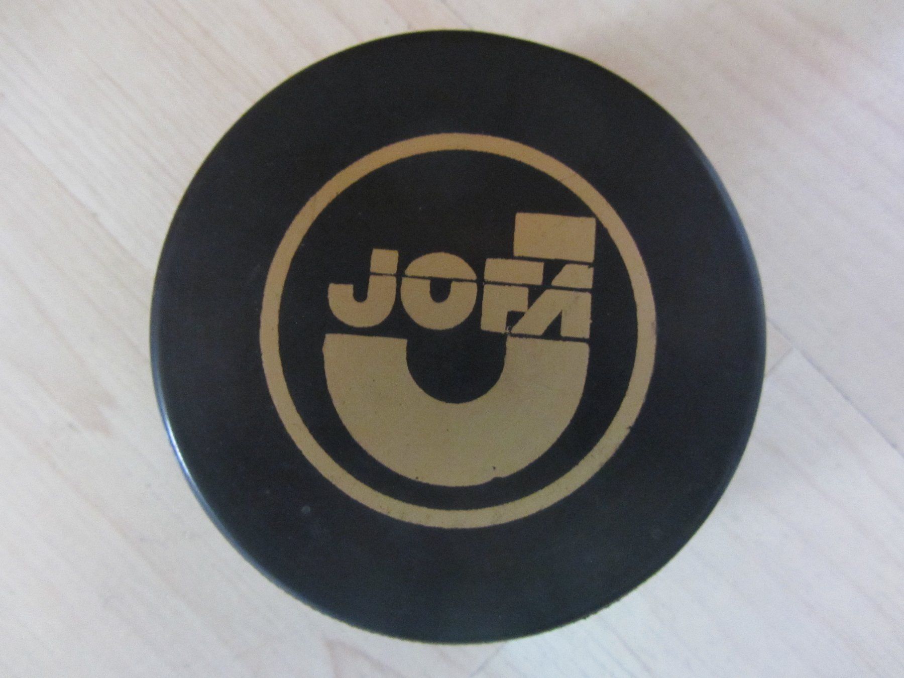 Palloni: Vintage Eishockey Puck Jofa – Usato da Grüningen venduto da saya14