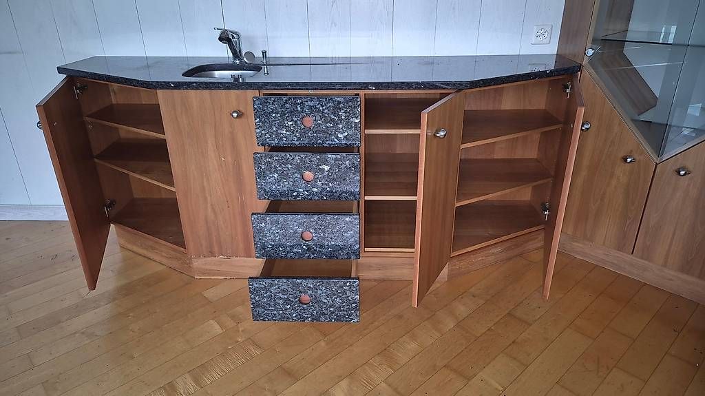 Credenze: Eck - Möbel mit Vitrine und Sideboards – Usato da Tägerwilen venduto da Huk3 1