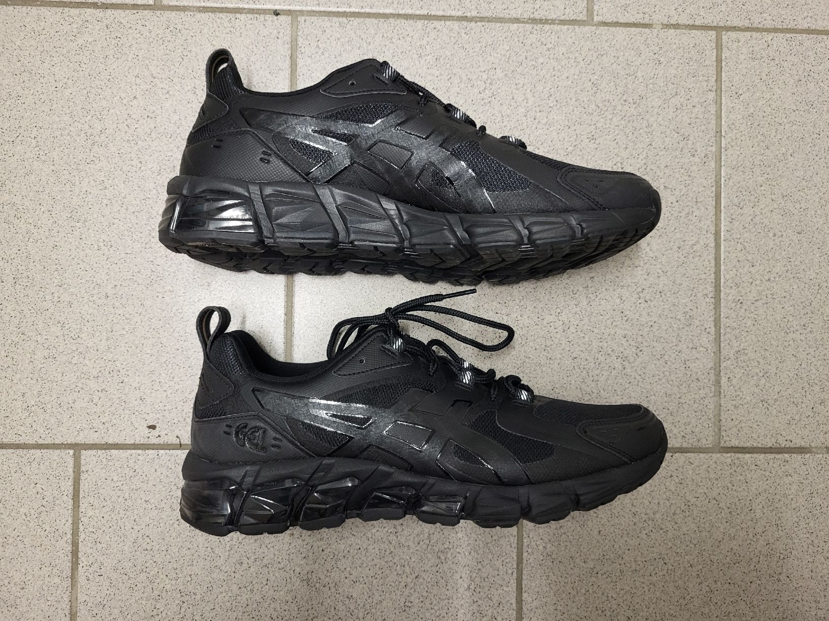 Asics Scarpe da uomo: Asics Gel Quantum Gr.42.5 – Nuovo (secondo la descrizione) da Würenlingen venduto da Brotaufstrich