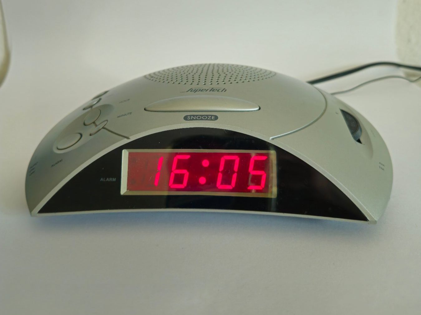 Réveils: Radiowecker von SuperTech, silbern – D'occasion à Basel par bea_cs7h
