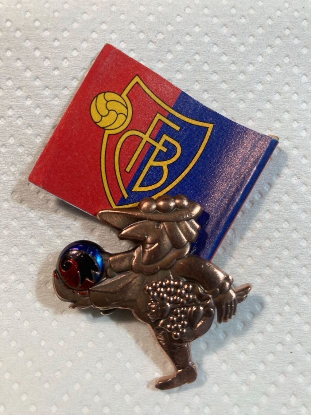Basler Plaketten & Abzeichen: Fasnachts-Schmuck – Gebraucht aus Schneisingen von Drehdreher 3