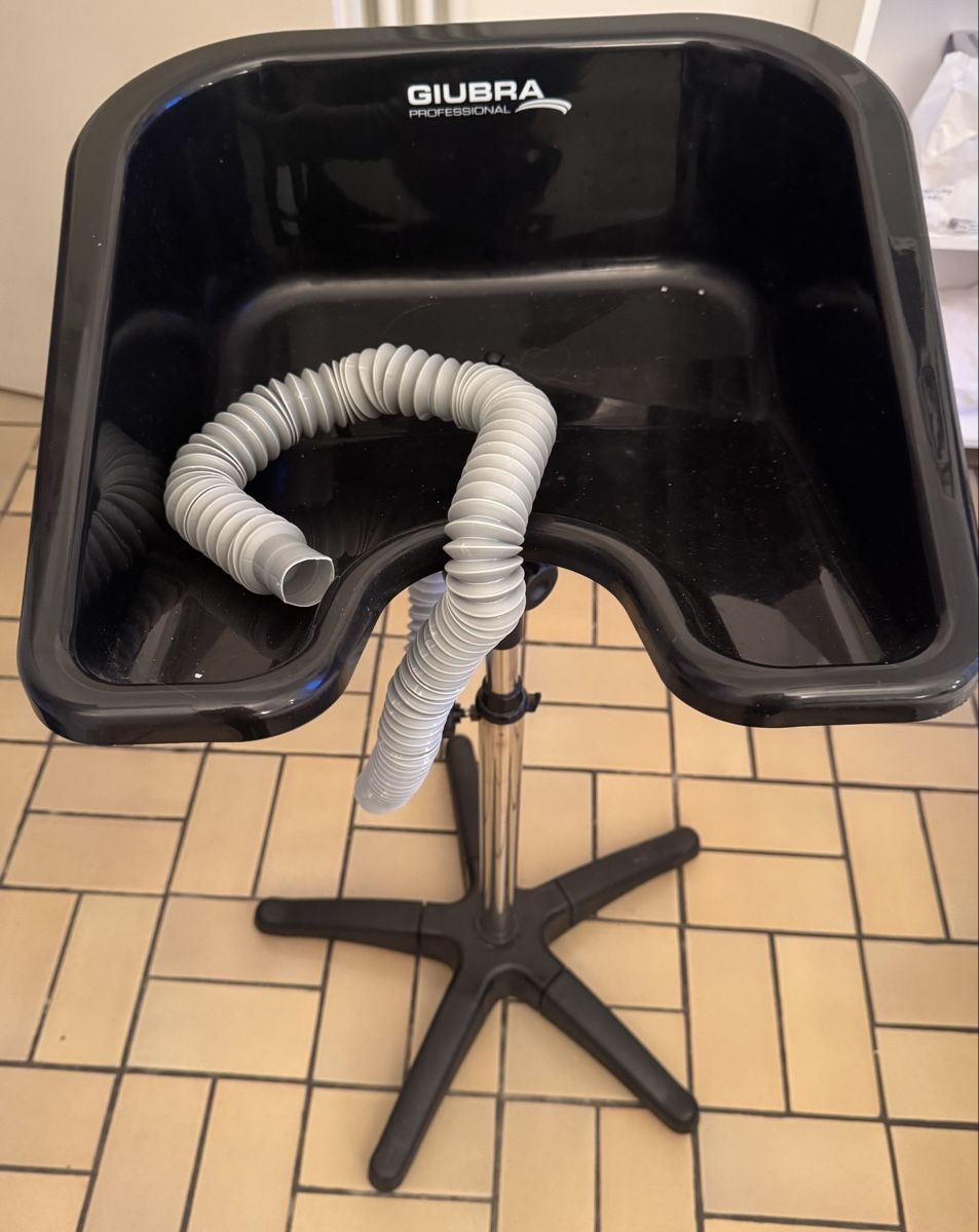 Accessoires pour cheveux: Lava capelli Giubra – D'occasion à Locarno par tos_tgc9