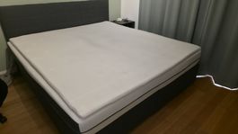 Boxspring Bett mit Matratze und Topper neuwertig 180x200