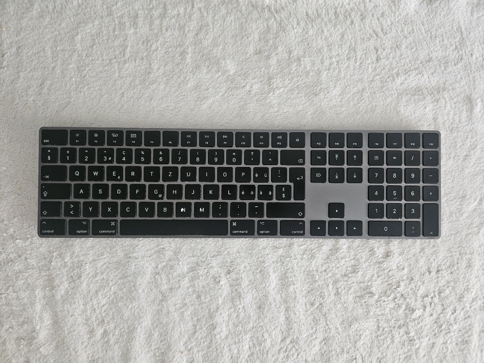 Apple Tastaturen: Apple Magic Keyboard mit Ladekabel – Gebraucht aus Zürich von Kris8050