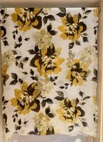 Schal mit Blumenmuster beige/gelb/grün/schwarz