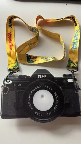 Placchette & Badge: DTMF Camera Madrid Bad Bunny Concert – Usato da Genève venduto da mon_x6bb