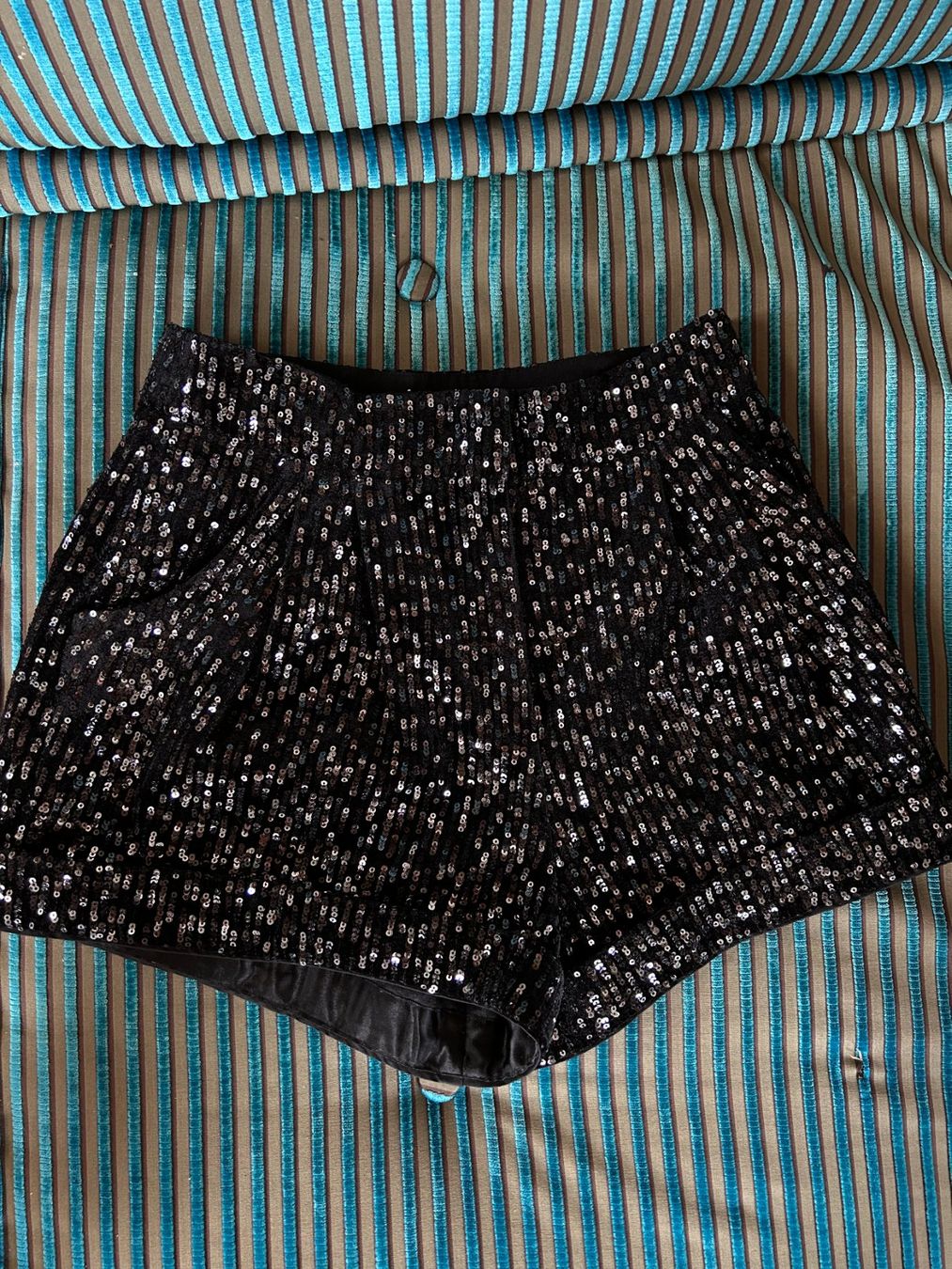 Maje Pantaloni: Short sequins noir Maje – Usato da Geneve venduto da Salomevergne 3