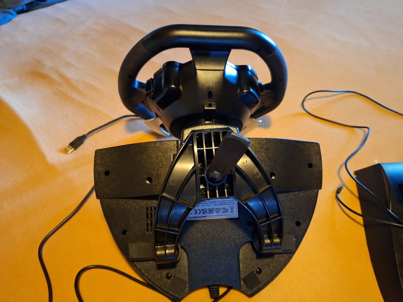 Thrustmaster Controller: Volant Ferrari Thrustmaster pour PS4/PS5 – Nuovo (secondo la descrizione) da Gumefens venduto da izalala 1