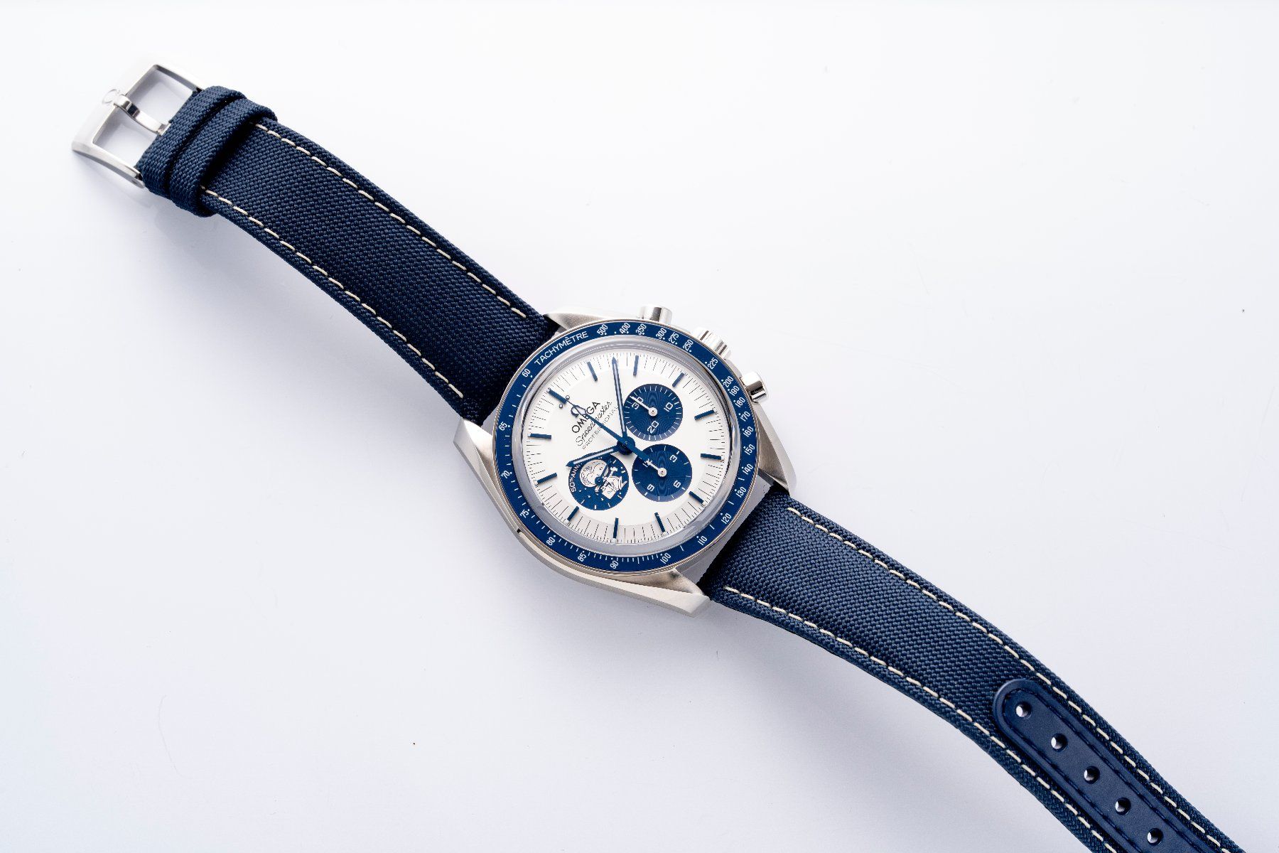 Omega Uhren: Omega Speedmaster Snoopy NEW CH-2022! – Neu und originalverpackt aus Sursee von itimely 3