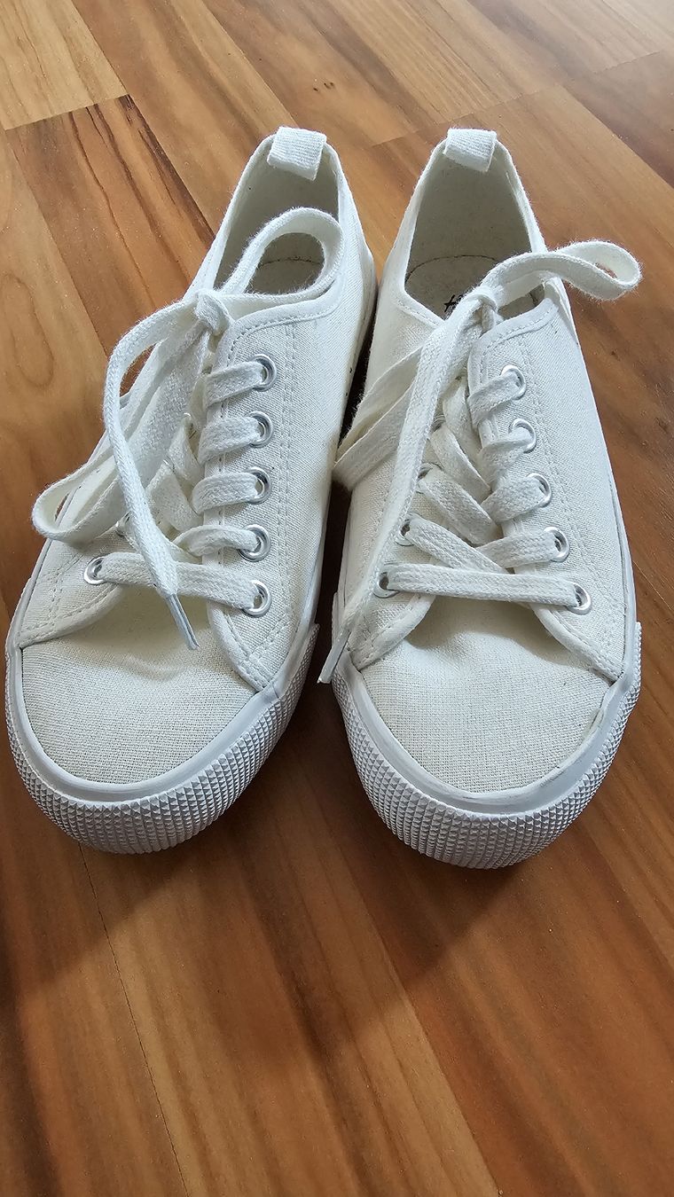 Schuhe für Mädchen: Turnschuh Mädchen Gr. 35 – Gebraucht aus Gossau SG von lexa7219
