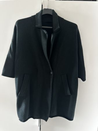 Dunkelgrüner Kurzmantel von COS