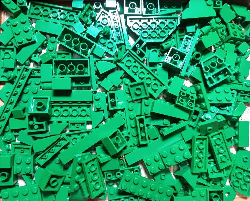 Lego Baukästen: LEGO 200 Verschiedene Grüne Teile -D53 – Gebraucht aus Morges von cardeman61