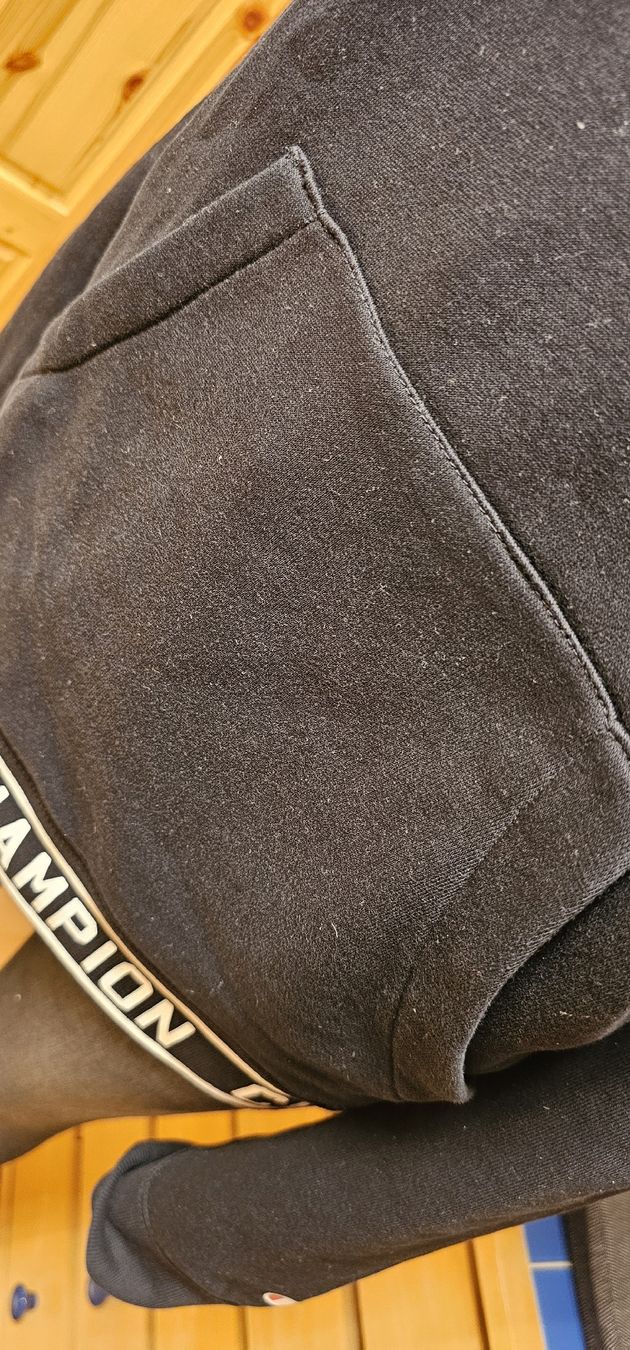 Champion Maglioni & Felpe: Champion Pullover schwarz Grösse M – Usato da Ferden venduto da jemyce 3