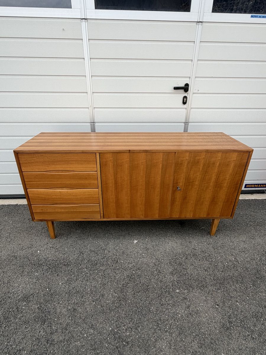 Credenze: Petit Siedboard vintage en noyer – Nuovo (secondo la descrizione) da Arnex-sur-Orbe venduto da Tutu1037 1