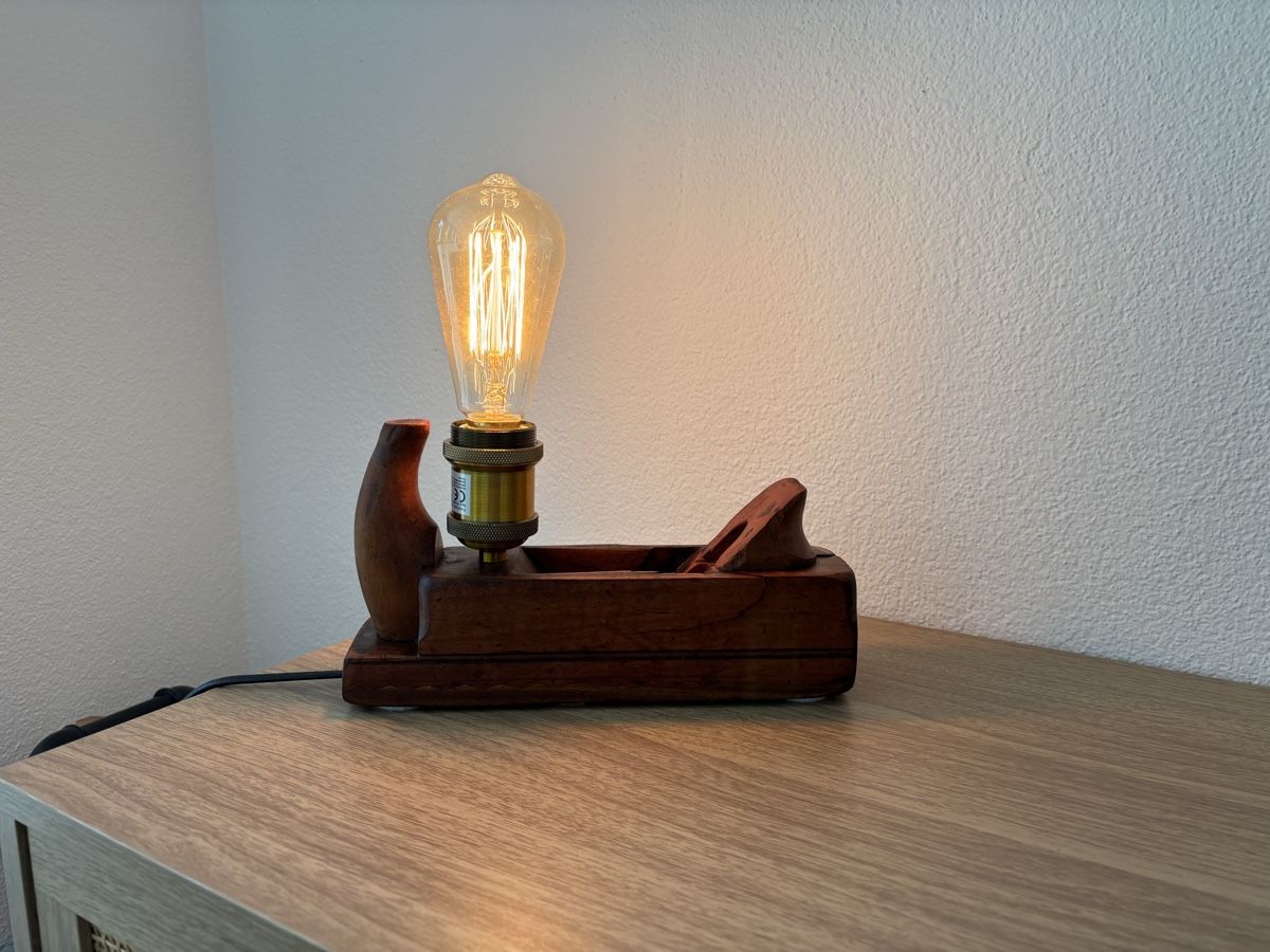 Lampade: Lampada con pialla legno – Nuovo (secondo la descrizione) da S. Antonino venduto da raffosuisse 1