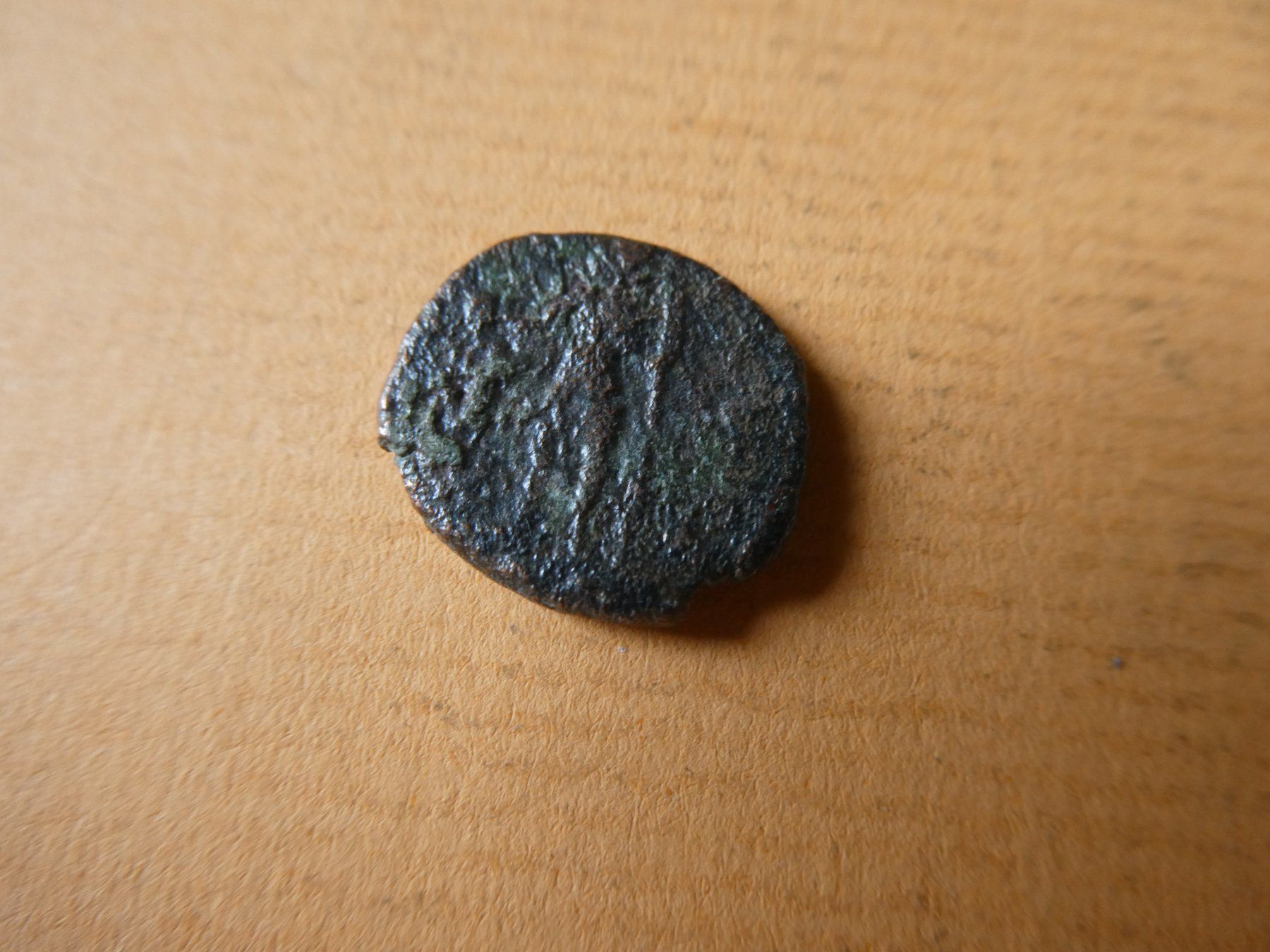 Tutti le monete: uralte Bronzemünze  15 mm     2.40   g – Usato da Hinterforst venduto da Rohusri 2