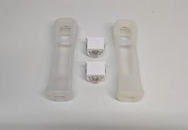 2 Original Wii MotionPlus Adapter mit Schutzhüllen