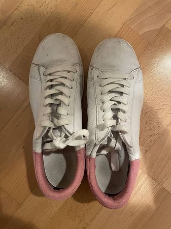 Lacoste Turnschuhe weiss, hinten rosa. Grösse 38, neuwertig 