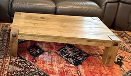 Wohnzimmertisch Holz massiv rustikal guter Zustand